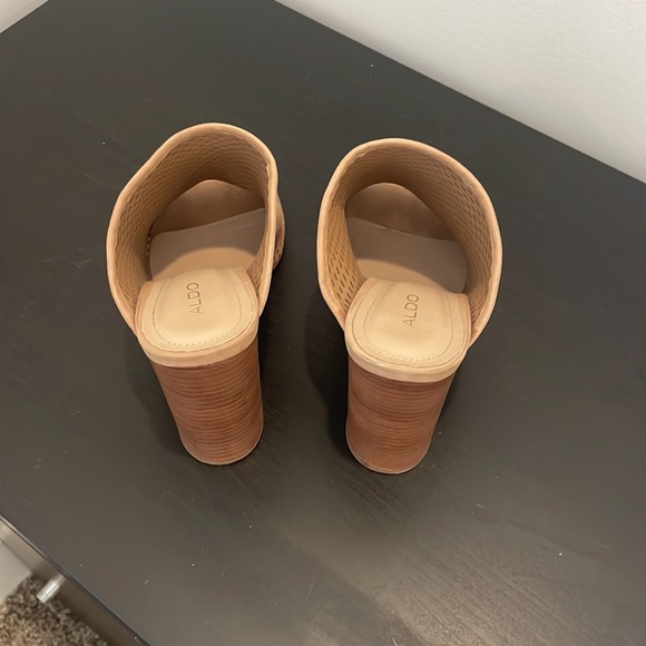 Aldo slip on heals in medium beige. Worn once - Picture 4 of 6